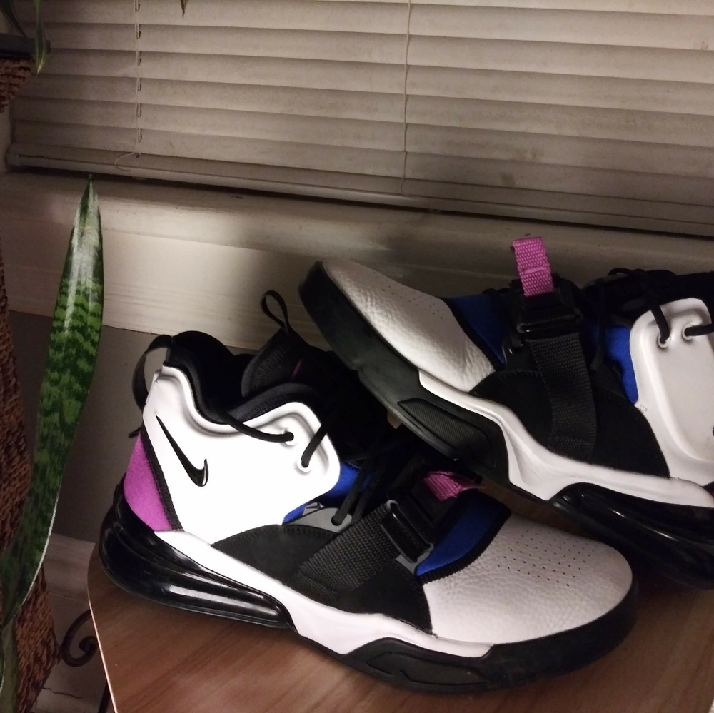 Nike Air Force 270